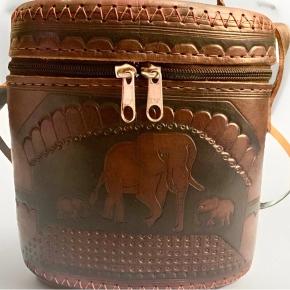 Vintage Hand Tooled Leather Purse With Elephant Family Design Classic BOHO Style - Picture 4 of 6